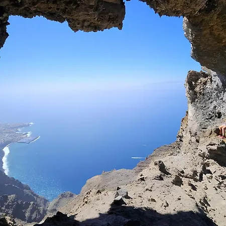 Апартаменты Fantastic View Apartment With Terrace In Los Gigantes Пуэрто-де-Сантьяго